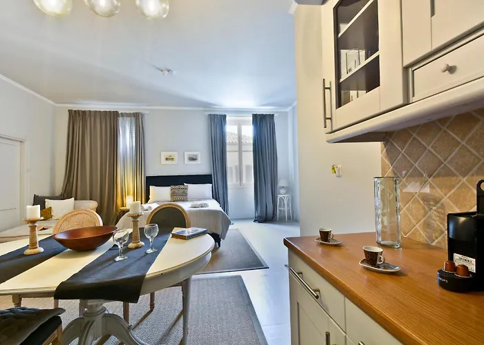 Liston Pied A Terre